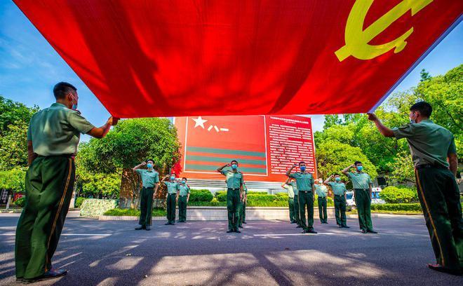烟台交警第一大队走进烟台市第十中学开展寒假交通安全宣讲
