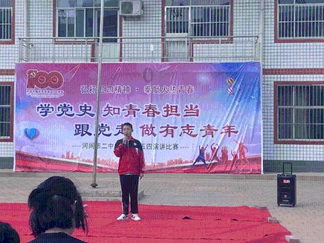 这一次,赵丽颖缺席,成了大深V、全露背红毯女星们的“教科书”