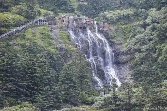 连接正负极